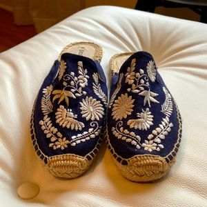 Soludos nay blue and white, hand-stitched espadrilles.
